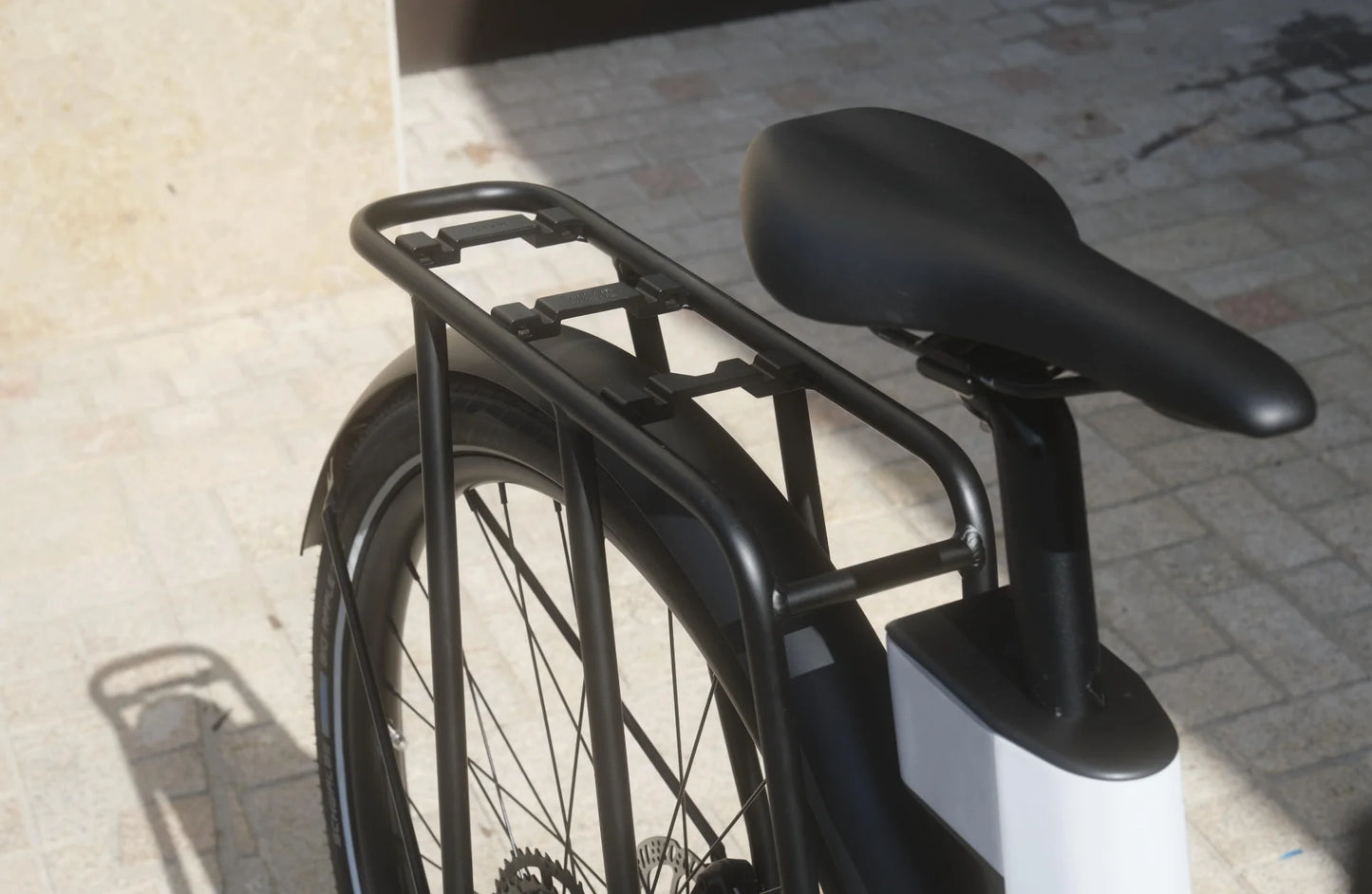 Urtopia E-Bike Fusion mit Shimano-CUES-Schaltung und Carbonfaser